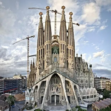 Lovely Double - Sagrada Familia